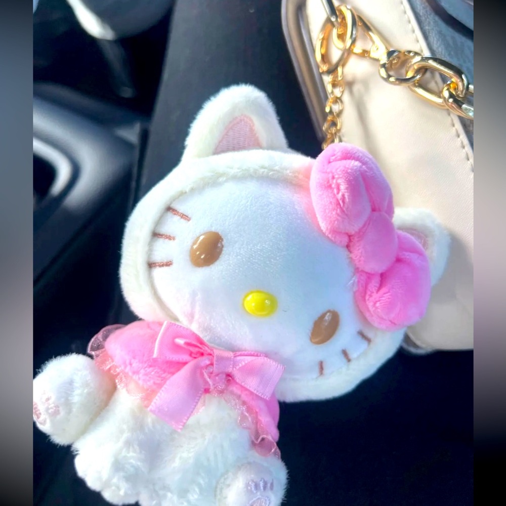 Bundle of 4 Hello Kitty Plush Keychain